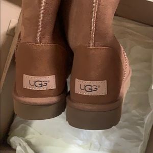UGGS